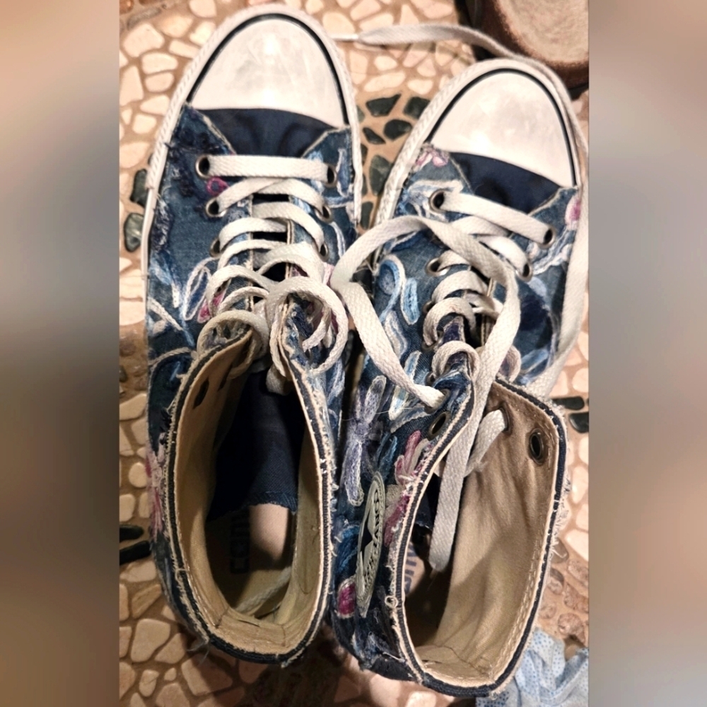 Limited Edition Chuck Taylor All Star High Vintage Denim Flowers Sneaker - Picture 4 of 12